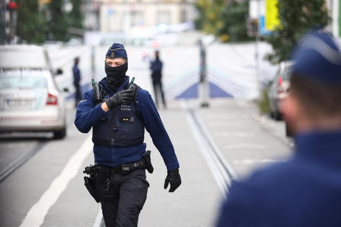 Belgija, policija | Policisti bodo danes obiskali vse prizadete šole, da bi jih pregledali. Več lokacij so policisti že pregledali ali pa so v postopku pregleda, so zapisali na spletni strani. | Foto Reuters