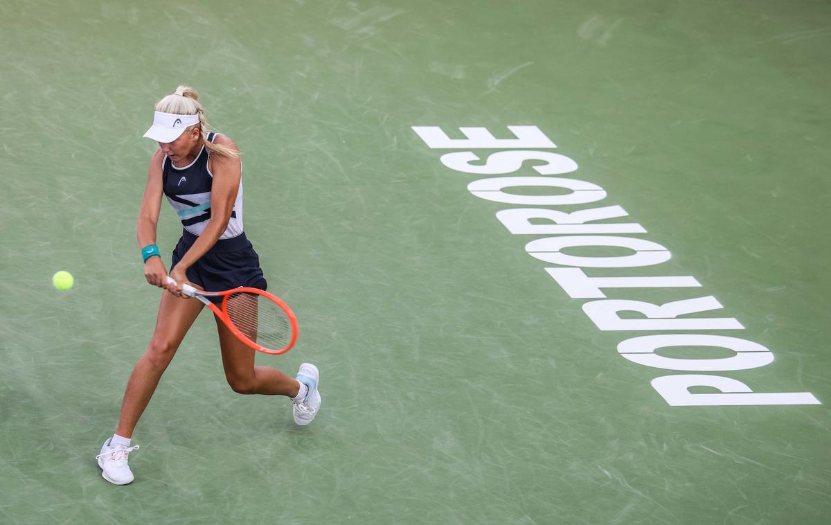 turnir WTA Nika Radišić | Nika Radišić se je dobro upirala Francozinji Kristini Mladenovic. | Foto Vid Ponikvar/Sportida