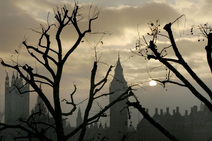 London parlament | Preiskava Parisha sicer prihaja v času, ko parlamentarni urad za pritožbe preiskuje najmanj 56 poslancev, vključno s tremi ministri, ki so obtoženi spolnih zlorab.(Fotografija je simbolična) | Foto Reuters