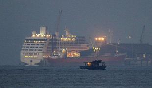Po ladijski nesreči na Borneu pogrešajo več kot 20 ljudi