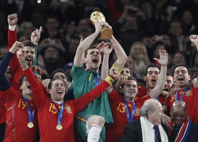 Španska nogometna reprezentanca se je leta 2010 pridružila sedmim reprezentancam, ki so že osvojile naslov svetovnih prvakinj. | Foto: Reuters