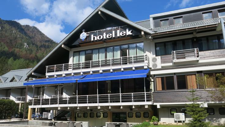 Medtem ko se Novartisov hotel Lek z 72 sobami in 144 ležišči prodaja za milijon evrov, je izklicna cena hotela Klass s 24 apartmaji postavljena pri 1,5 milijona evrih. | Foto: STA ,