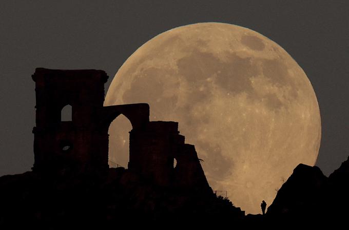 Naslednja polna luna, znana tudi kot snežena luna, je napovedana za 16. februar.  | Foto: Reuters