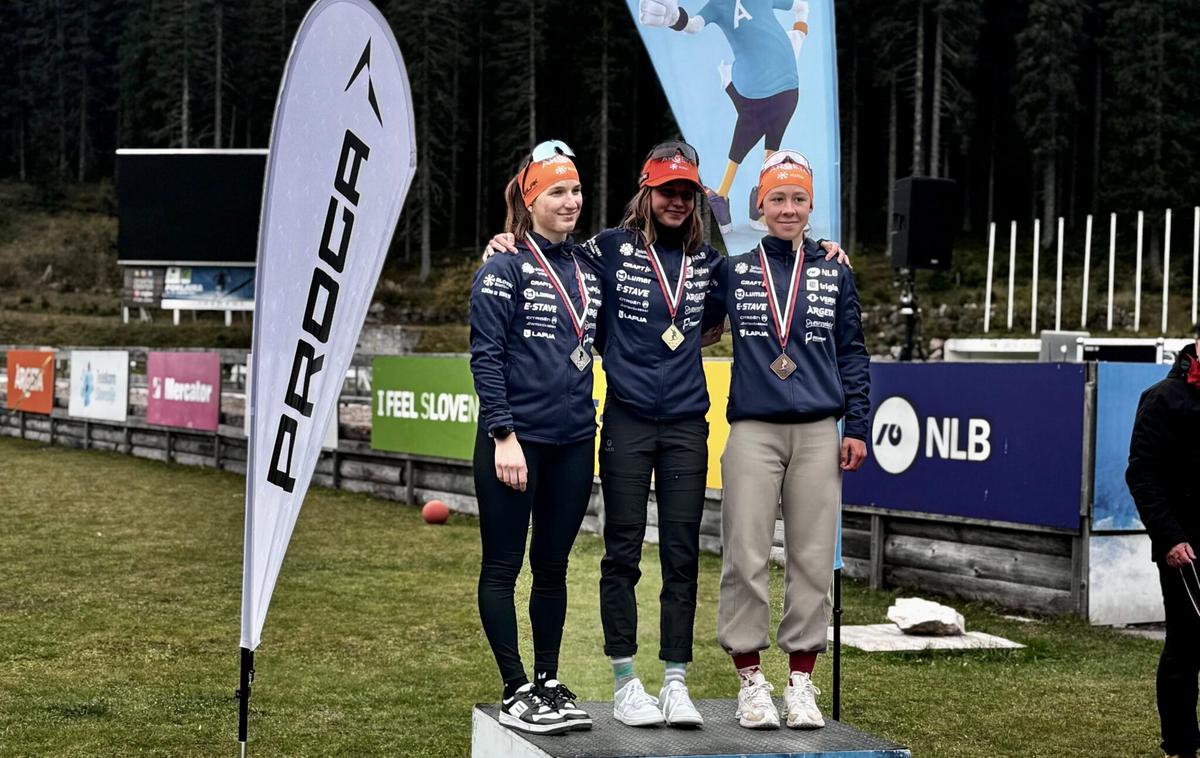 Ela Sever, Lena Repinc, Živa Klemenčič, Pokljuka, DP | V konkurenci članic so oder za zmagovalke zasedle Živa Klemenčič, Lena Repinc in Ela Sever. | Foto SloSki