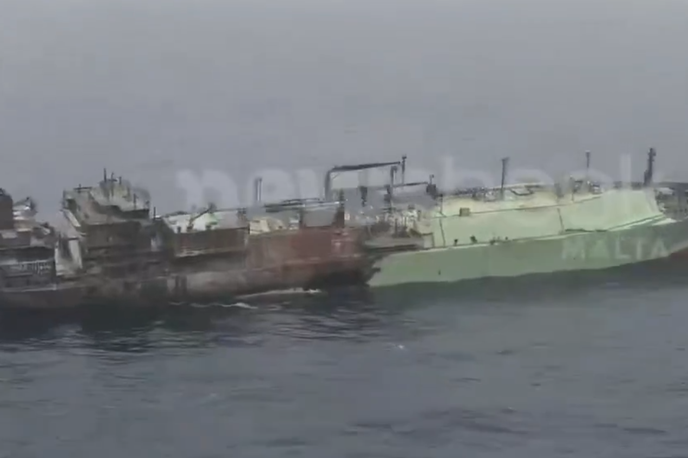 Ruski tanker | Ladja je hudo poškodovana. | Foto X/@TTheBattlefield