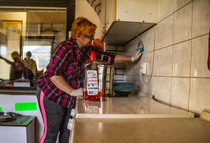 V zadnjem času so sicer veliko pomagali tudi pri čiščenju stanovanj tistim, ki tega sami ne zmorejo opraviti. | Foto: Udarnik MC Velenje