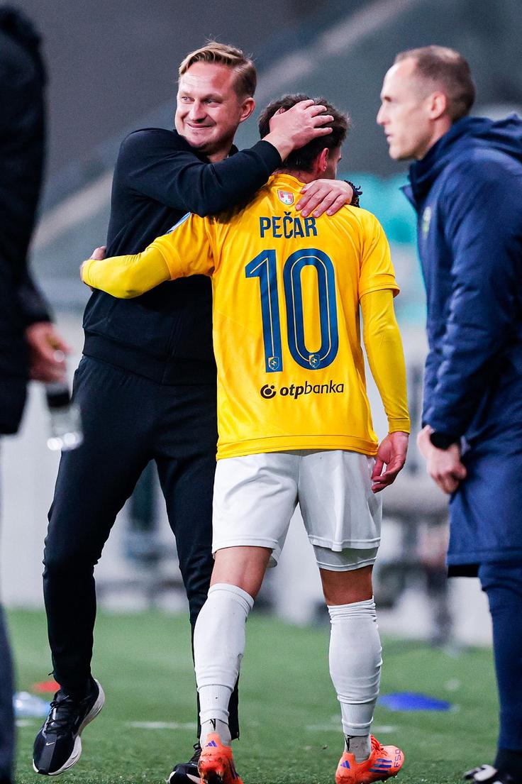 Martin Pečar se je v tej sezoni podpisal že pod šest zadetkov in pet asistenc. | Foto: Aleš Fevžer