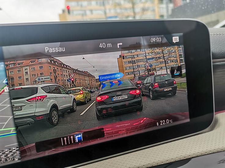 Pametna in izredno praktična zasnova navigacijske naprave. | Foto: Gašper Pirman