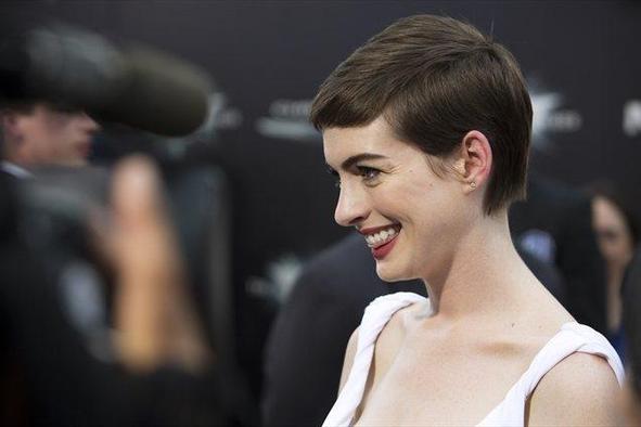 Anne Hathaway prihodnje leto gospa Schulman