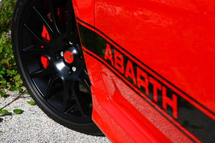 Zavore: čeljusti vedno obarvane, pri turismu še naluknjani koluti in pri competizione sistem Brembo | Foto: Vinko Kernc