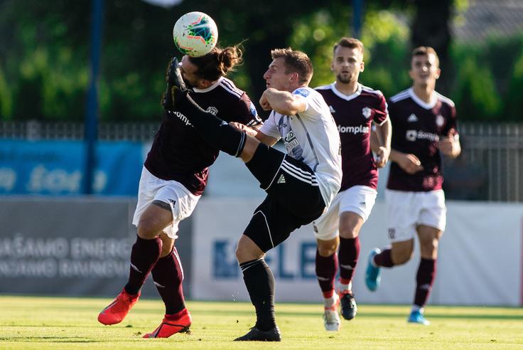 Luka Majcen je dosegel zadetek upanja za Triglav po minuti igranja v drugem polčasu. | Foto: Vid Ponikvar