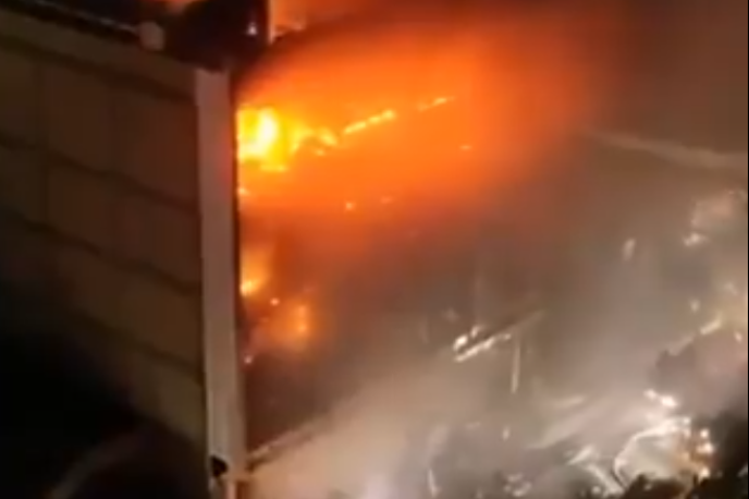 Irak požar | V Iraku so zaradi neustreznih varnostnih standardov požari in nesreče s smrtnimi izidi pogosti. | Foto X/@guyelster