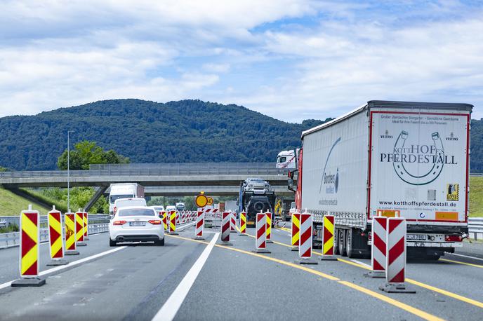 Štajerska avtocesta | Obsežna obnovitvena dela sicer potekaj na več odsekih štajerske avtoceste, zato voznikom svetujejo, naj spremljajo prometne informacije.  | Foto Ana Kovač