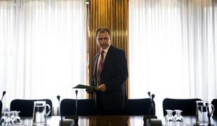 Veber: Kredibilnost Janševe vlade je kriva za drago zadolževanje