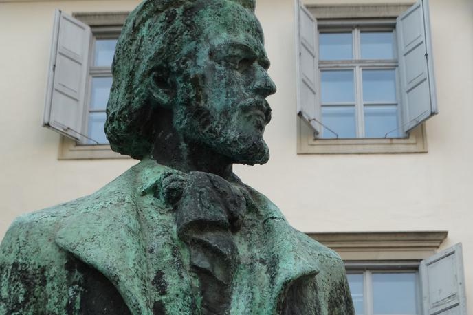 Josip Jurčič | Ob poti bodo za obiskovalce ves čas brezplačno odprti vsi kulturni in verski objekti, svoja vrata bo zanje na koncu na stežaj odprla tudi Jurčičeva domačija na Muljavi, kjer bo zaključno druženje z glasbeno skupino Prifarski muzikanti. | Foto STA