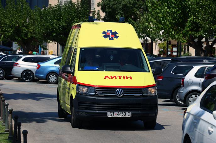Hitna pomoč, rešilec, Hrvaška | Kljub hitremu prihodu reševalcev in poskusom oživljanja otroku ni bilo mogoče pomagati. Okoliščin nesreče pristojni še niso uradno potrdili. | Foto Shutterstock