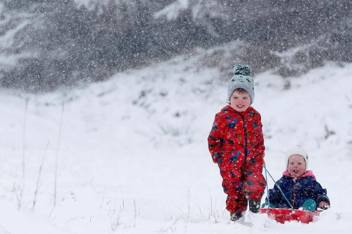 otroci sneg | Foto Reuters
