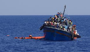 Italijanska obalna straža rešila več kot 4000 beguncev