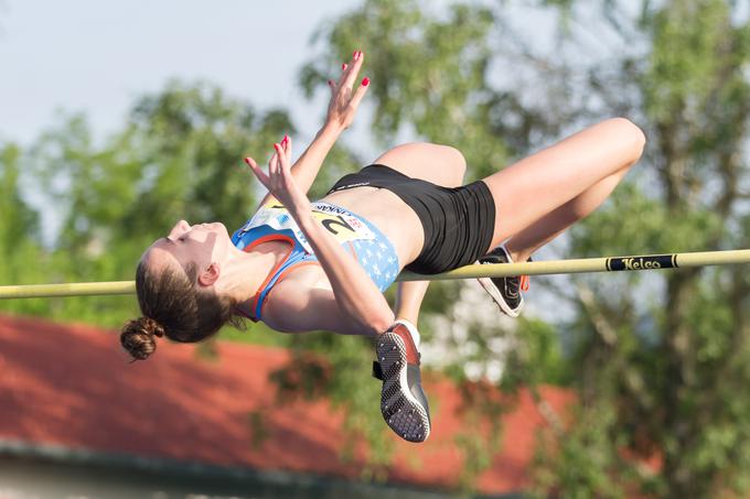 Osemnajstletna Lia Apostolovski, hčerka nekdanjega slovenskega rekorderja v skoku v višino Saše Apostolovskega, je zmagala v disciplini svojega očeta z 1,86 m. | Foto: Atletska Zveza Slovenije