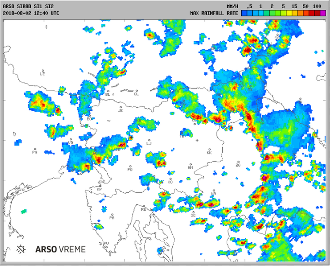 Radarska slika ob 14.40 kaže, da se razvijajo plohe in nevihte, ki so najpogostejše na severovzhodu Slovenije. Skupek neviht se počasi pomika proti osrednjemu delu države, so meteorologi Arsa zapisali na Facebooku. | Foto: Arso
