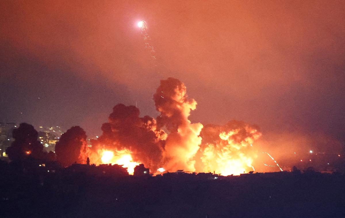 Izraelsko bombardiranje Bejruta | Eksplozije v južnem delu Bejruta, ki so posledica izraelskega napada na Bejrut. | Foto Reuters