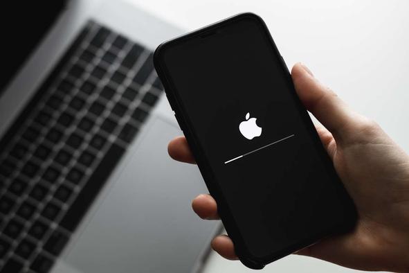 Večstomilijonski globi za Apple in Meto