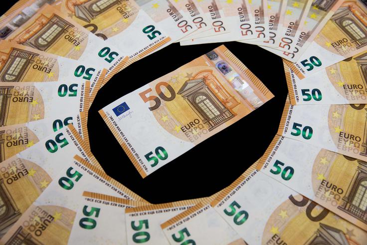 denar bankovec 50 evrov | Foto: Vid Ponikvar