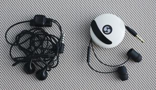 Slovenci našli rešitev za slušalke brez zapletanja s kabli