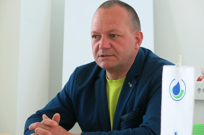 Matjaž Berčon | Matjaž Berčon pojasnjuje, da službenega vozila ni vozil sam, temveč njegov kolega, sam pa da je bil v vozilu sopotnik. | Foto STA