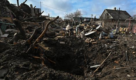 Rusija znova napadla Ukrajino, z raketami uničila restavracijo