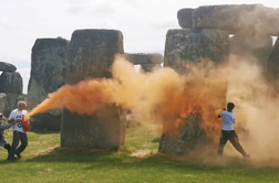 Podnebni aktivisti tokrat nad znameniti Stonehenge