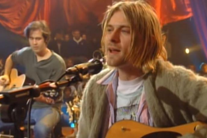 Jopa, ki jo je nosil Kurt Cobain, gre na dražbo - z madeži vred #video #foto