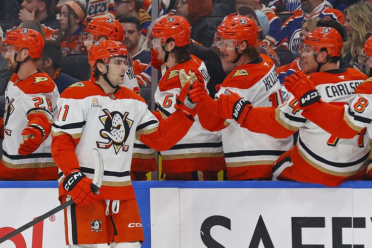 Anaheim Ducksi so izenačili serijo z Edmontonom. | Foto: Reuters