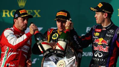 Kimi z dvema postankoma do zmage