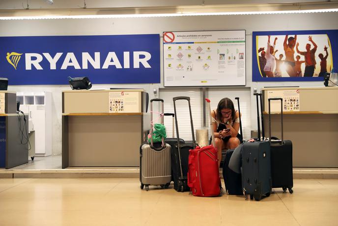 Ryanair bo zaposlenim dal 2,5 evra za ovajanje potnikov