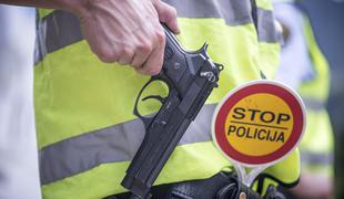 Policija razbila mrežo preprodajalcev orožja, namenjenega tudi za terorizem