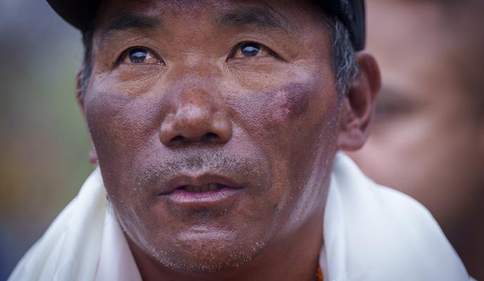 Nepalski šerpa z 31. vzponom na Everest podrl lastni rekord