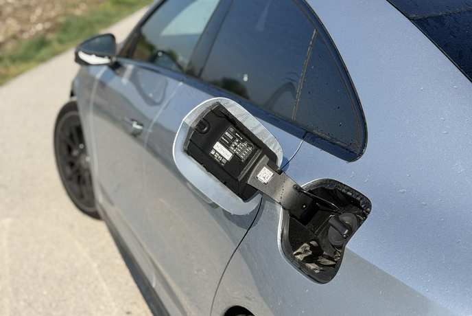 Po elektriki še hibrid in to je alternativa za tiste, ki ne marajo kabla