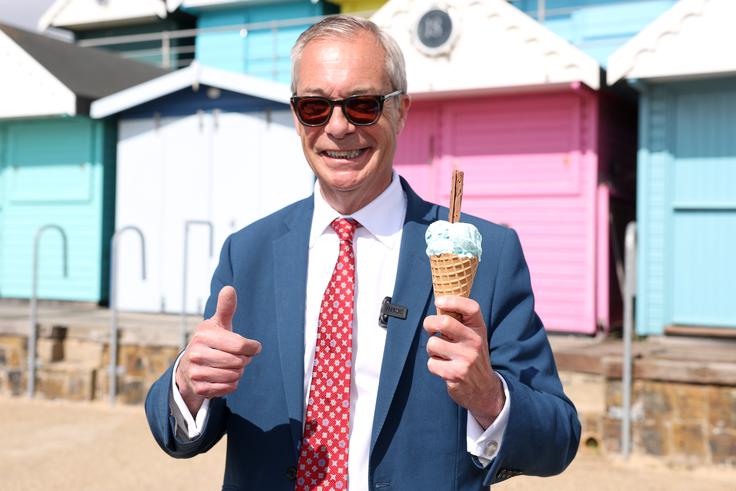 Nigel Farage je pred letom 2016 zgradil politično kariero z zagovarjanjem odhoda iz EU, zdaj pa se ponuja za rešitelja tudi tistih težav, ki jih je sam povzročil. | Foto: Guliverimage