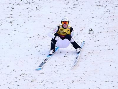 Izjemni Domen Prevc z rekordom zapečatil novo zmago!