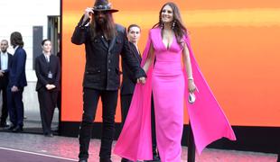 Šestdesetletna igralka Elizabeth Hurley se v bikiniju poslavlja od "najboljšega poletja"