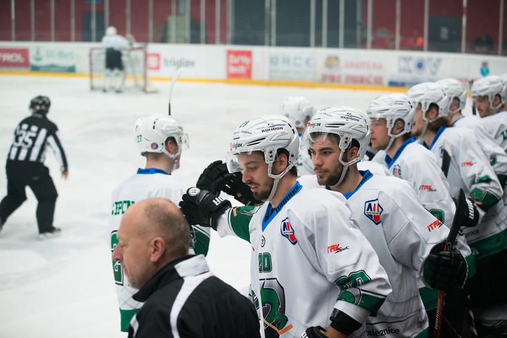 Prebujena Olimpija je v zadnji tretjini zadela štirikrat in slavila s 5:3. Zeleno-beli tabor se veseli šeste zmage v sezoni nad Jeseničani, ki še čakajo na prvo zmago na derbiju. | Foto: Peter Podobnik/Sportida
