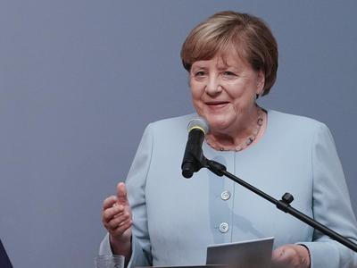 To pravi Angela Merkel o ukinitvi financiranja javne radiotelevizije
