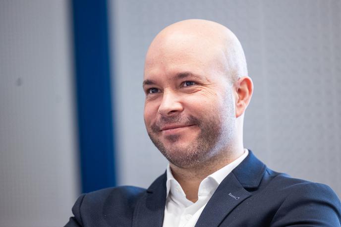 Matevž Frangež | "S Francosko republiko nas povezuje skupno prizadevanje za prenovljeno evropsko industrijsko politiko z jasno ambicijo, da ponovno pridemo v tehnološko vodstvo v svetu in zgradimo konkurenčne evropske industrije," je ob prejemu odlikovanja povedal Frangež. | Foto STA