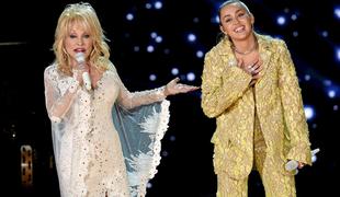 Dolly Parton in Miley Cyrus ugotovili, da sta daljni sorodnici