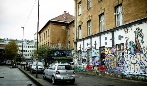 Višje sodišče pajdašu posiljevalca iz Metelkove ulice znižalo zaporno kazen