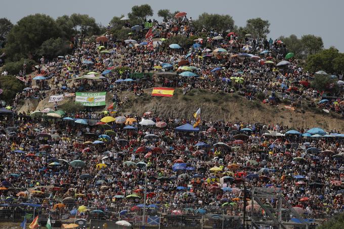 V Jerezu se že tradicionalno zbere ogromno ljubiteljev dirkanja in motoristov. | Foto: Reuters