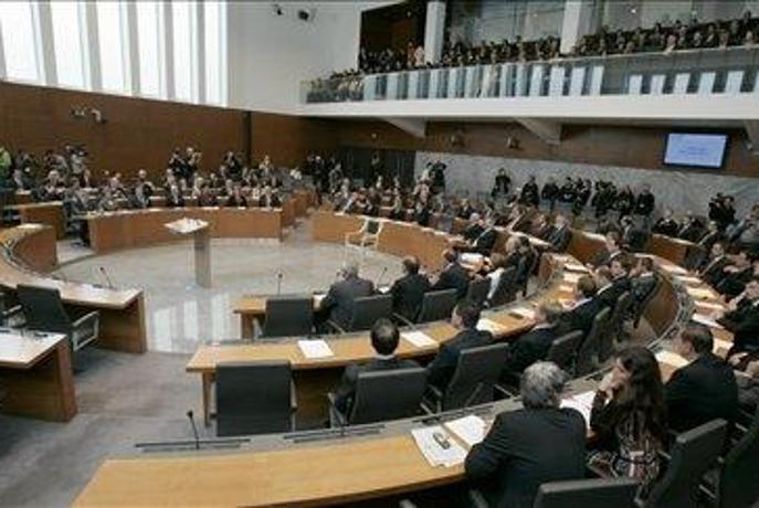 Poslanec ne more biti član nadzornega organa gospodarske družbe