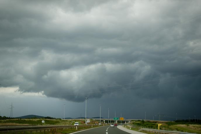 Oblaki | Začetek delovnega tedna naj bi bil vremensko mirnejši. | Foto Ana Kovač