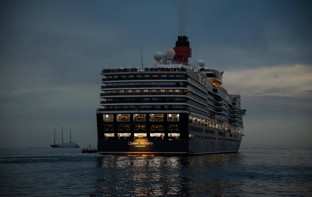 Potniška ladja v tržaškem pristanišču | Trsta, mesta z italijansko večino in močno slovensko manjšino ter s slovenskimi predmestji, Britanci niso hoteli dati niti kraljevi, nekomunistični Jugoslaviji. Na fotografiji: potniška ladja v tržaškem pristanišču. | Foto Guliverimage